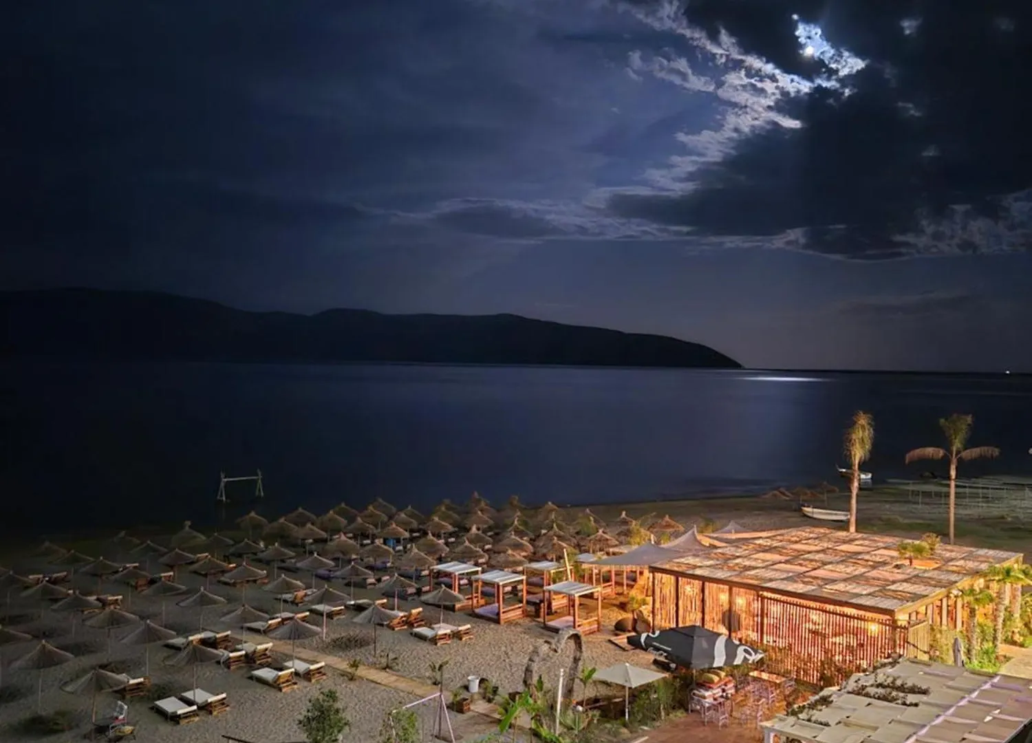 Vlore Beach Home アパート