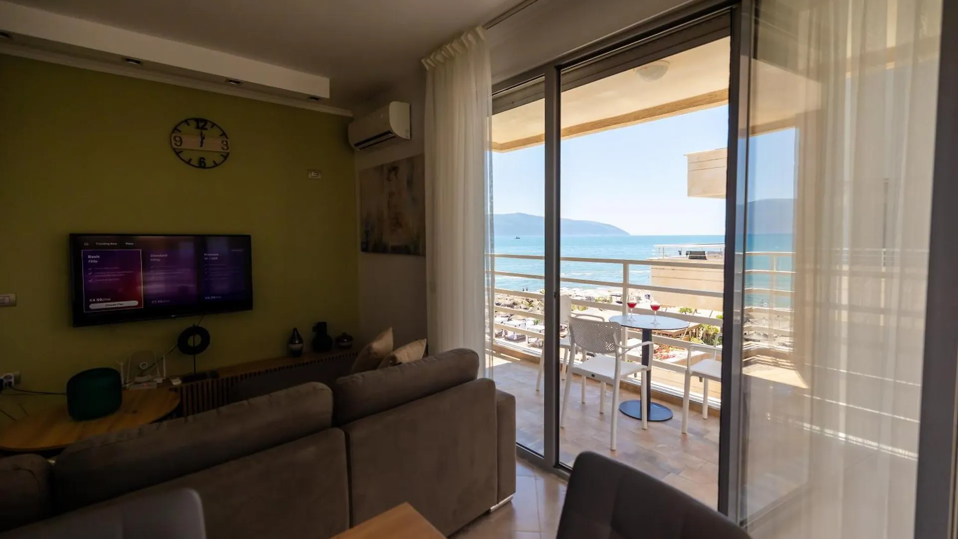 Vlore Beach Home アパート