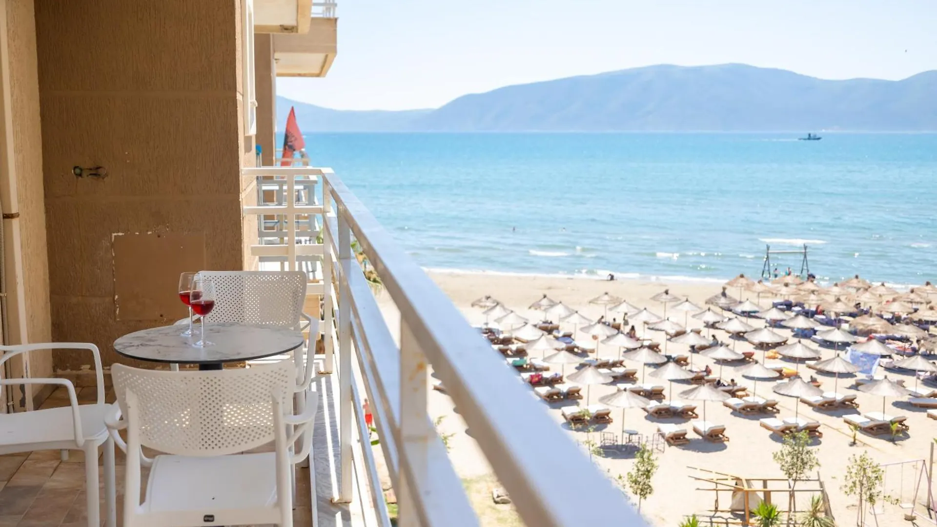 Vlore Beach Home アパート